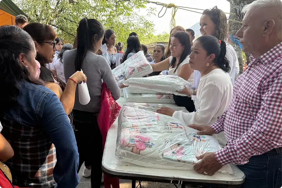 Entrega de kits de bebés para día de las madres | Fundación Martí