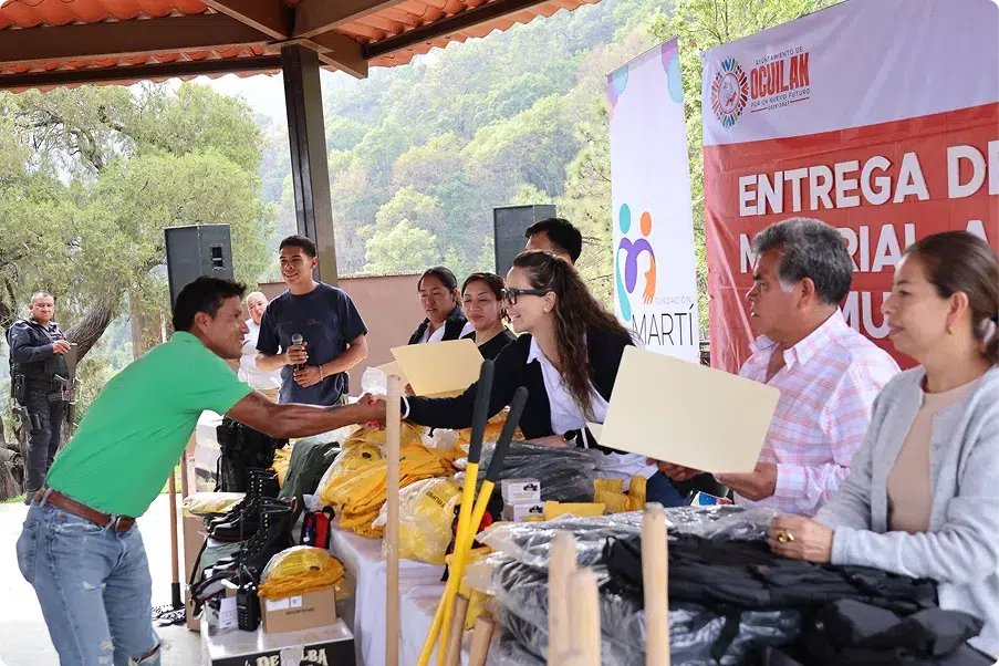 Entrega de equipo para brigadas y entrega de reconocimientos con despensas | Fundación Martí