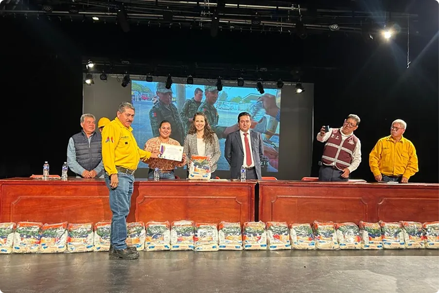 Entrega de equipo para brigadas y entrega de reconocimientos con despensas | Fundación Martí