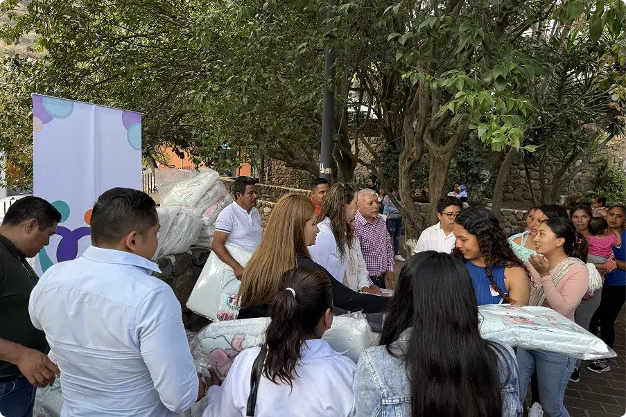 Entrega de kits de bebés para día de las madres | Fundación Martí